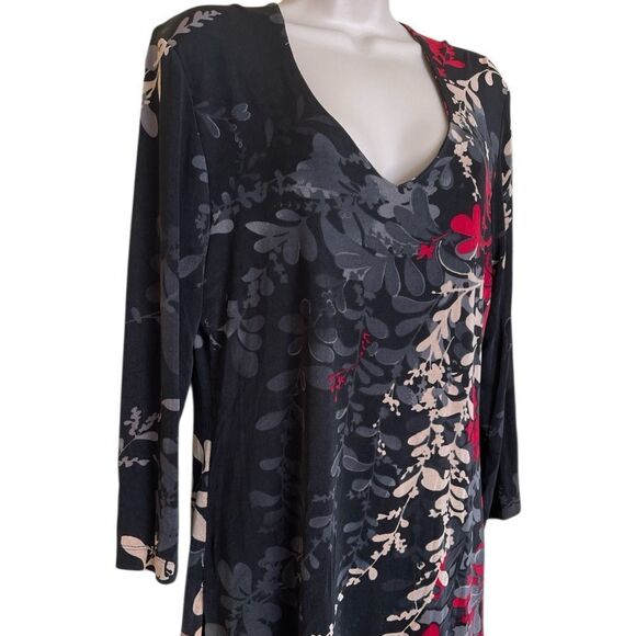 Chico's Black and Red Asymmetrical Blouse Silky super soft Sz 1 - Picture 2 of 4